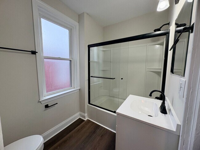 Building Photo - 320 S Ann St