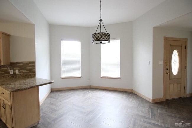 Building Photo - 15 Falcon Ave W