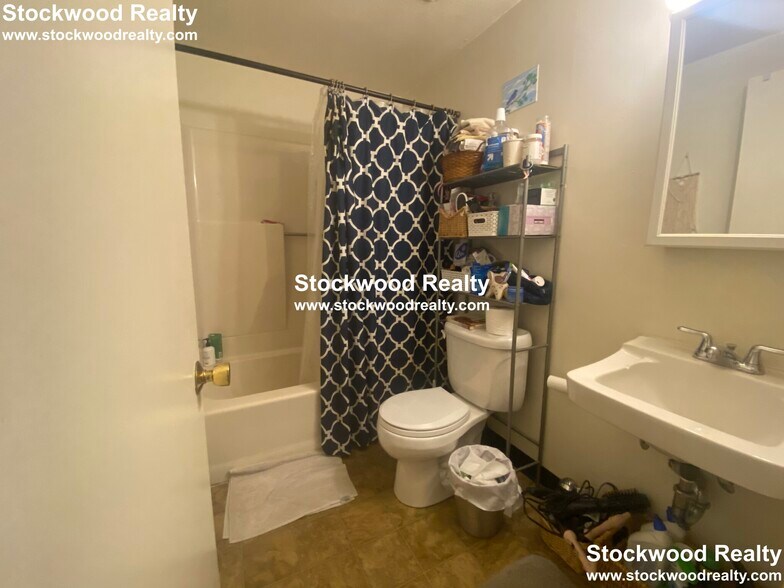 Building Photo - 382 Dorchester St