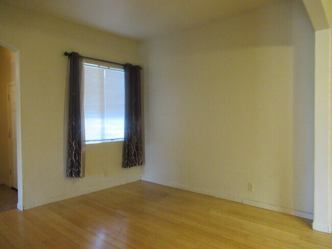 Building Photo - 1742 Dunsmuir Way