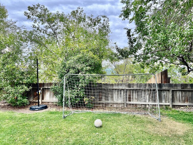 Building Photo - 3403 Ridgecrest Dr