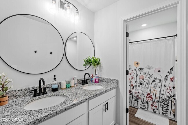 Building Photo - 95 Chestnut St