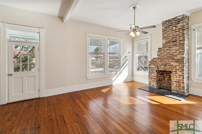 Building Photo - 413 E Waldburg St