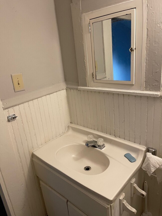 Building Photo - 916 3rd St SW