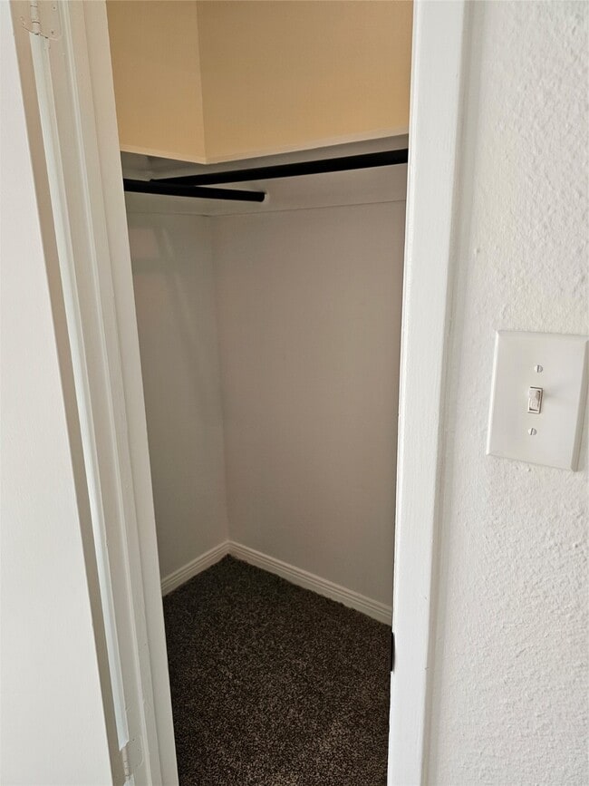 Building Photo - 2626 Holly Hall St