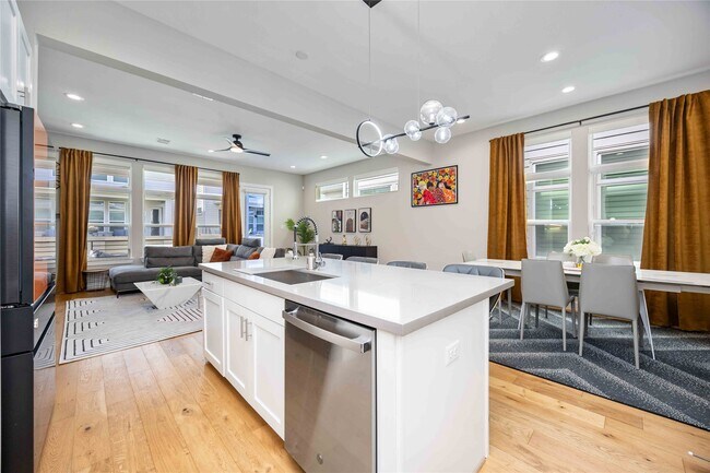 Building Photo - 5821 Kansas St