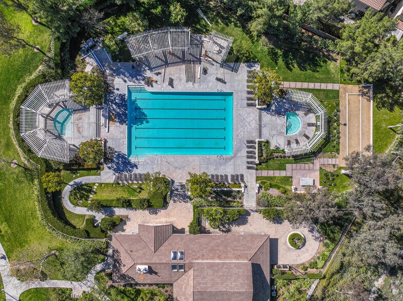 Building Photo - 27887 Skycrest Cir