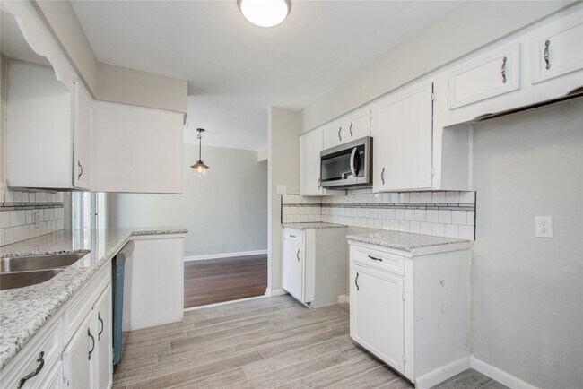 Building Photo - 10226 Envoy St