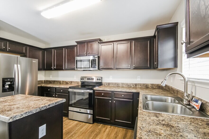 Building Photo - 1918 Eastway Dr