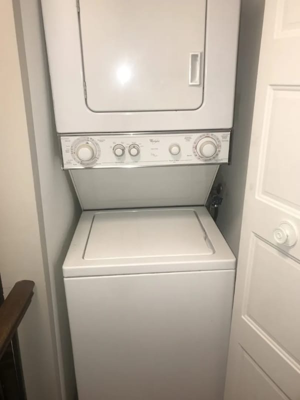 Building Photo - 310 Farmingdale Cir