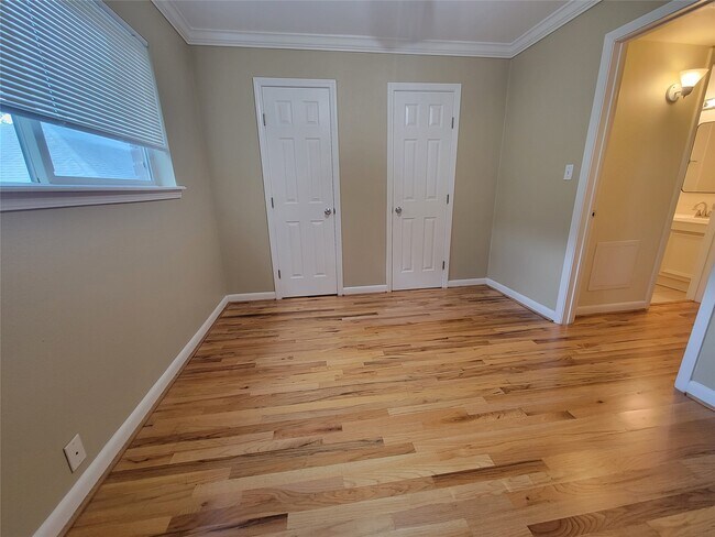 Building Photo - 1530 Heights Blvd