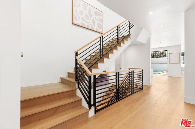 Building Photo - 2565 Patricia Ave