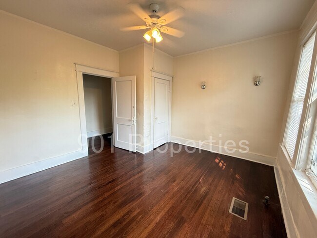 Building Photo - 212 N Willett St