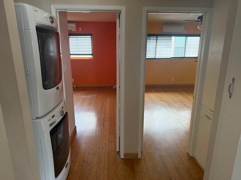 Building Photo - 1227 E 1st St