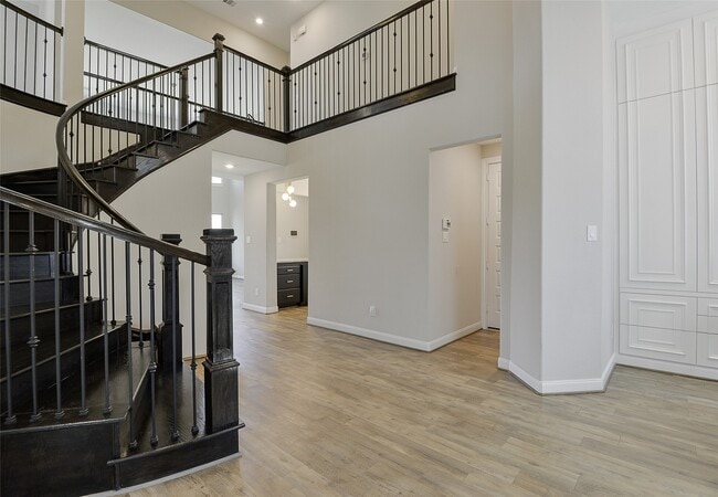 Building Photo - 4042 Steep Woods Dr