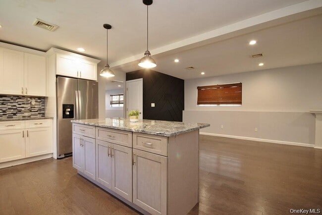 Building Photo - 346 Angelo Dr