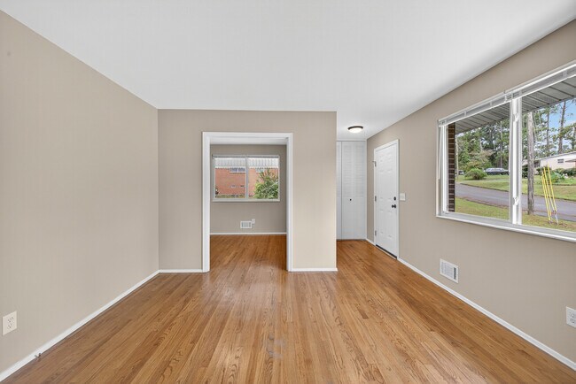 Building Photo - 2327 Mura Dr