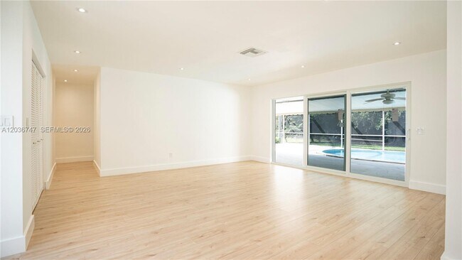 Building Photo - 15340 SW 85th Ave