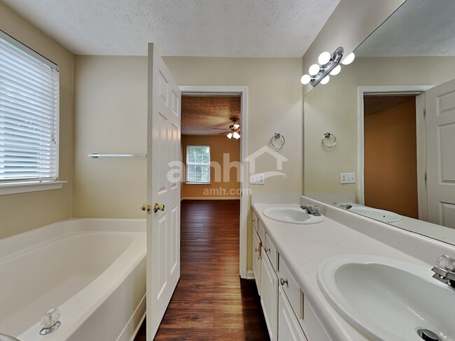 Building Photo - 931 Winding Down Way