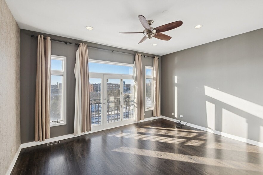 Building Photo - 937 N Willard Ct