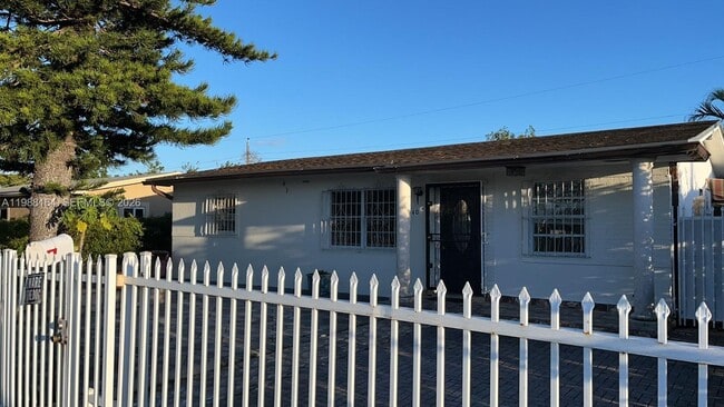 Building Photo - 2540 NW 141st St