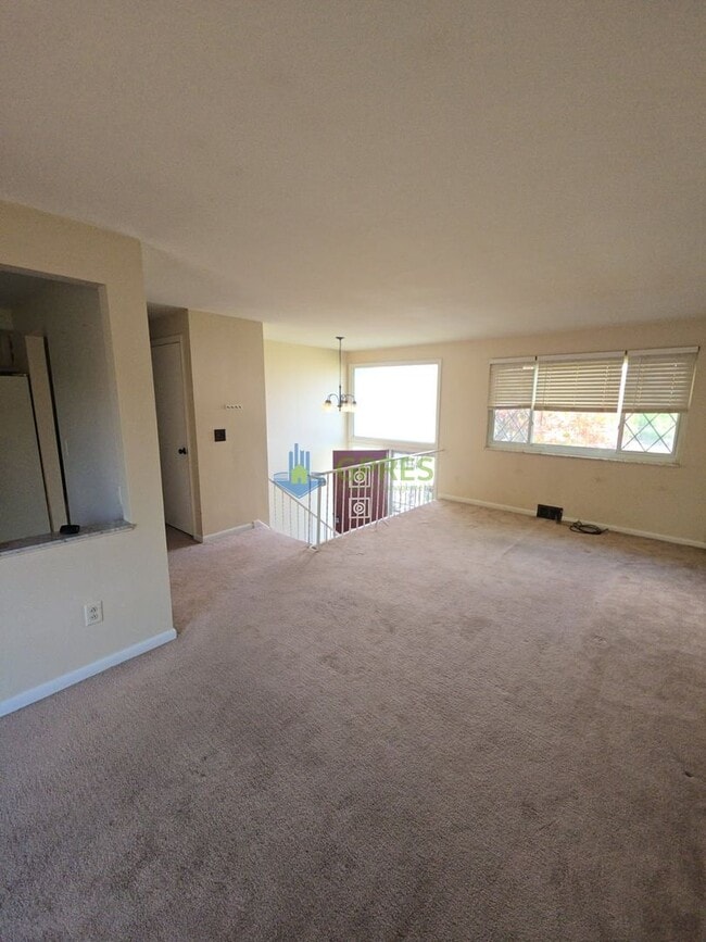 Building Photo - Charming 3-Bedroom Pittsburgh Home with Fireplace, Balcony & Garage Parking