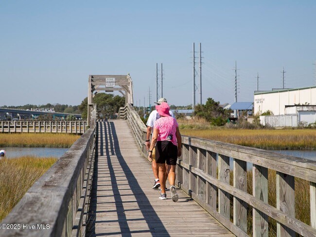 Building Photo - 103 S Grassland Rd