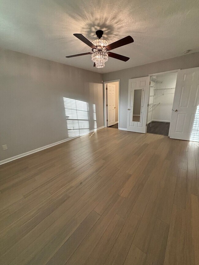 Building Photo - AVAILABLE NOW- LOW MAINTENANCE, MOVE-IN READY PATIO HOME IN NE COLUMBIA!!