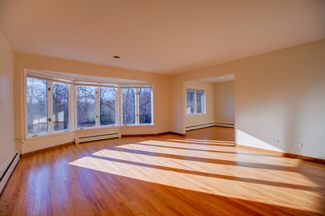 Building Photo - 5715 N Cicero Ave