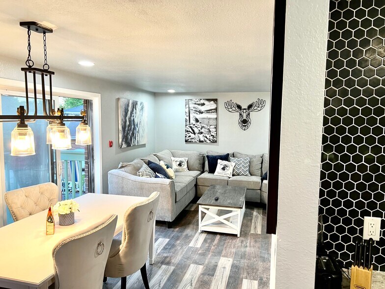 Building Photo - 21 Woodmere Ct