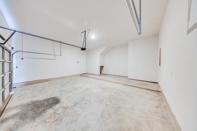 Building Photo - 3235 Home Ct