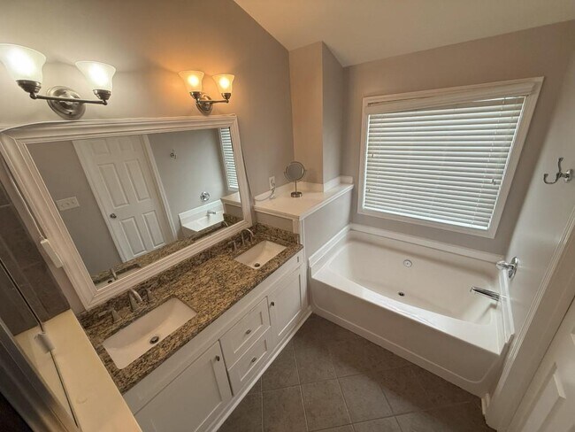 Building Photo - 3659 Chicago St NW