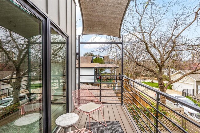 Building Photo - 1502 Waller St