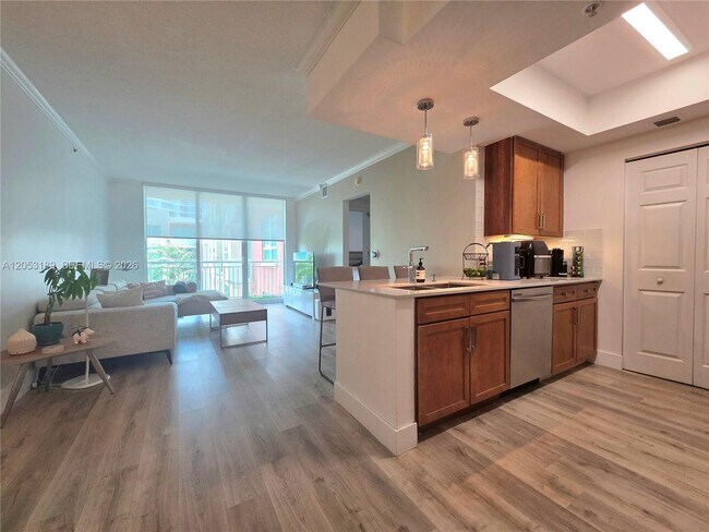 Building Photo - 2000 N Bayshore Dr