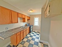 Building Photo - 3 BED 1 BATH SINGLE FAMILY HOME IN BEAUTIF...