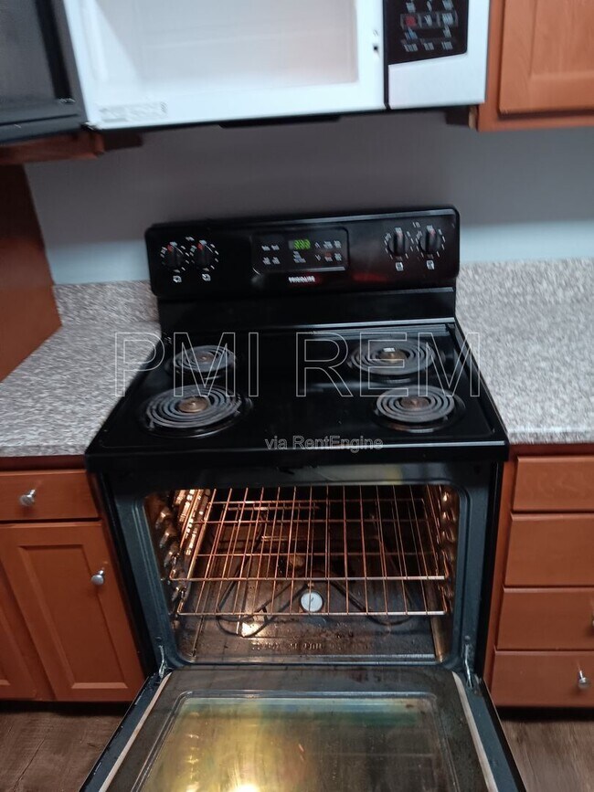 Building Photo - 16025 Van Aken Blvd