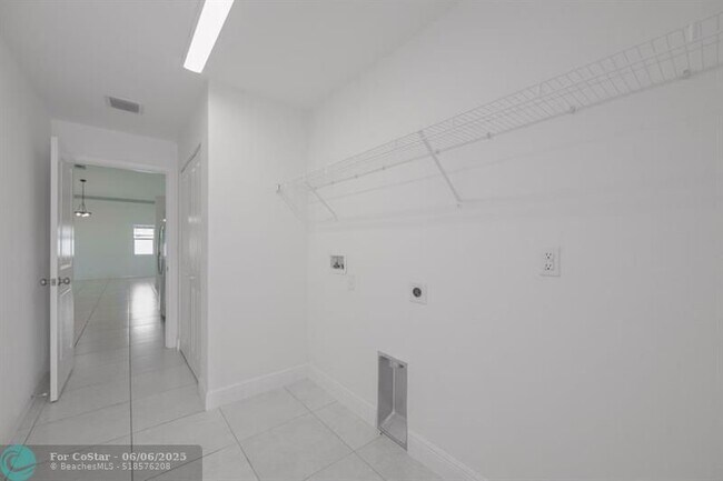Building Photo - 3838 SW Hainlin St