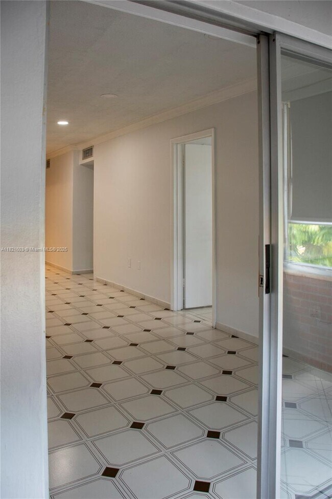 Building Photo - 110 Royal Palm Rd