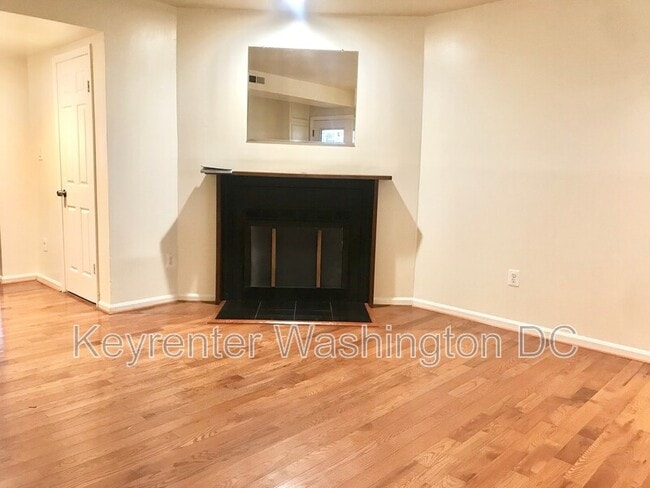 Building Photo - 107 P St NW