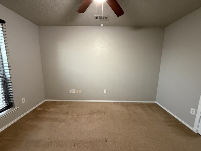 Building Photo - 7033 Snowy Owl St