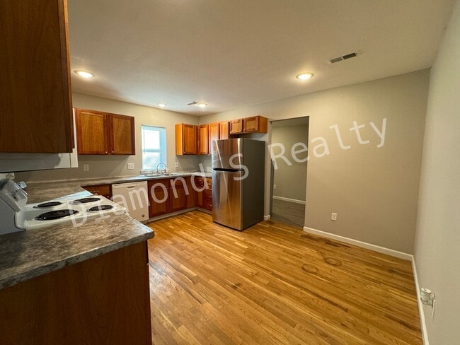 Building Photo - Country Setting!  2 Bed/2 Bath Home