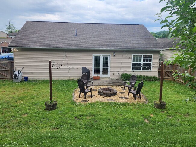 Building Photo - Knoxville 37920 - 3 bedroom 2 bath - call ...