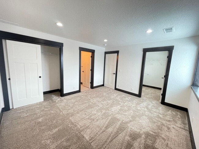 Building Photo - Brand New Hayden Townhome