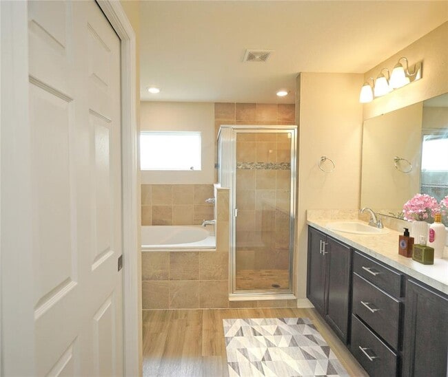 Building Photo - 12221 Cypress Br St