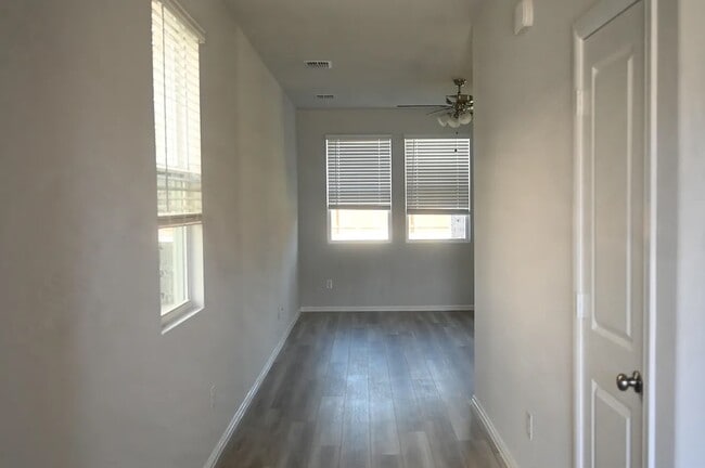 Building Photo - 1012 Portina Dr