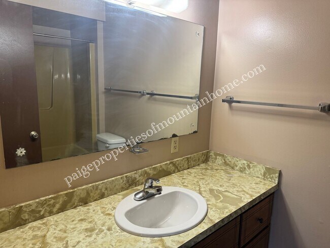 Building Photo - 1842 Buzzard Roost Rd