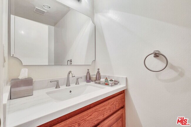 Building Photo - 7121 Arizona Ave