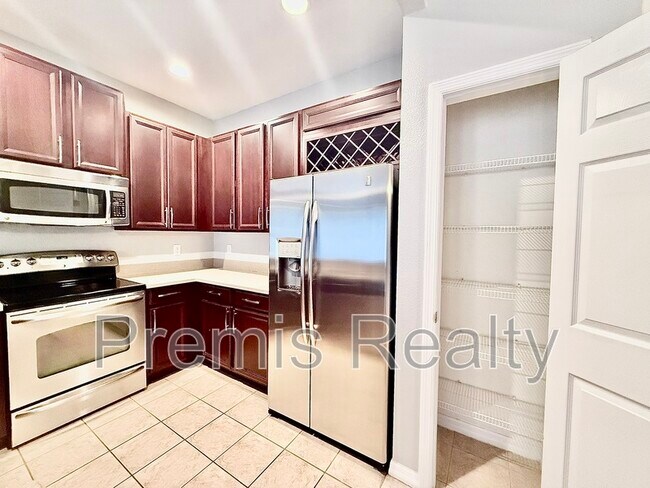 Building Photo - 2043 Strathmill Dr