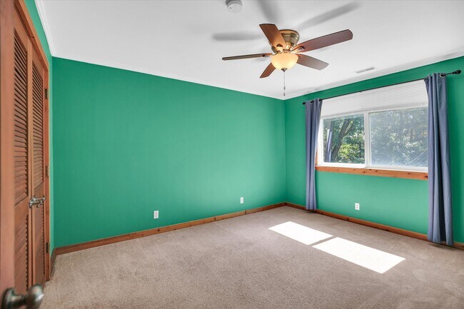 Building Photo - 1705 Lake Shore Dr