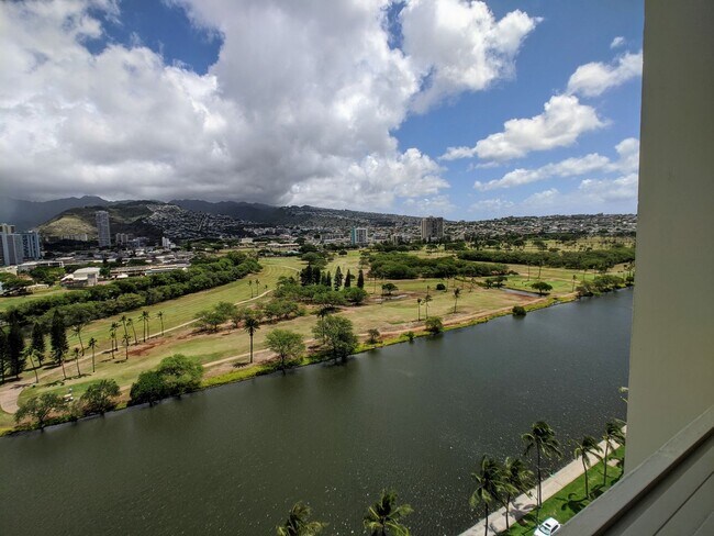 Building Photo - Island Colony 1-Bed 1-Bath, Sweeping Mount...